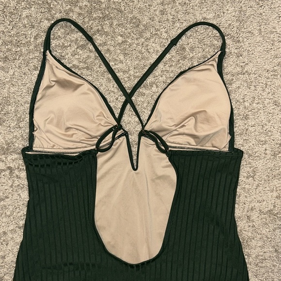 Women'sRibbed Plunge Front V-Wire One
Piece Swimsuit - Shade & Shore - Picture 8 of 10